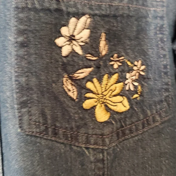 WOMEN'S Denim Top - Picture 2 of 8
